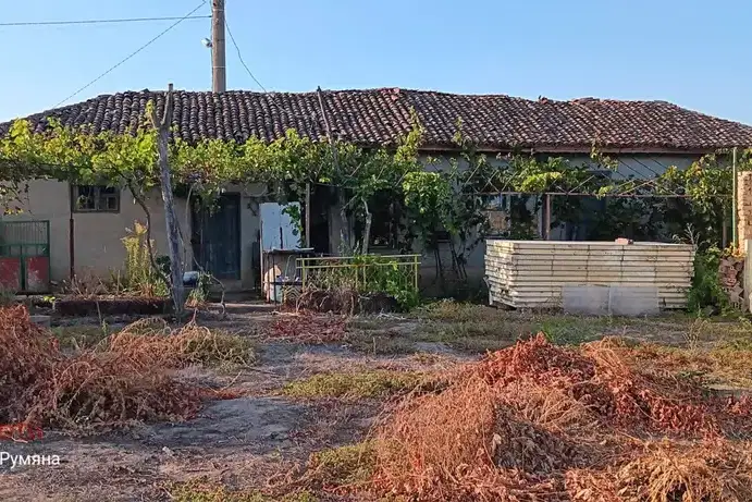 Къща в Добрич, с. Лозница