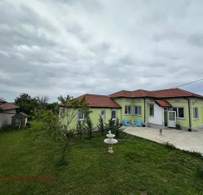 Снимка 3 — Къща с 3 спални в с. Нова Камена, обл. Добрич, с голям двор