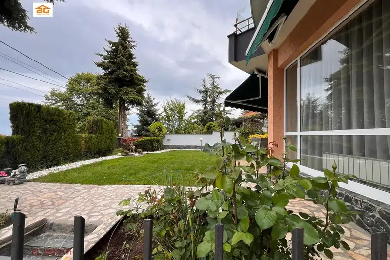 House in Oblast Dobrich, Rogachevo