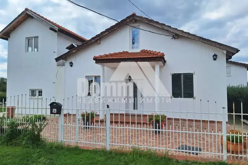 House in Oblast Dobrich, Senokos