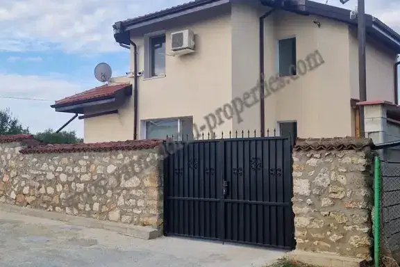 House in Oblast Dobrich, Slaveevo