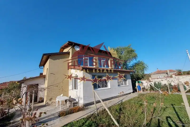House in Oblast Dobrich, Slaveevo