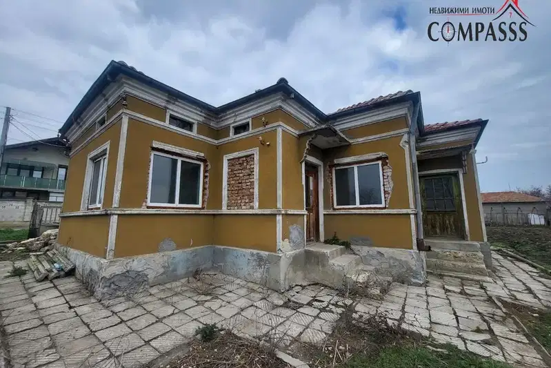 House in Oblast Dobrich, Smolnica