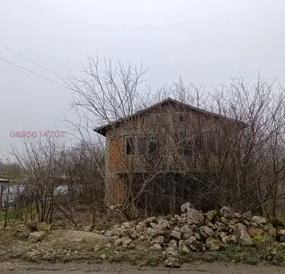 Снимка 3 — Двуетажна къща с двор в с. Стожер, област Добрич