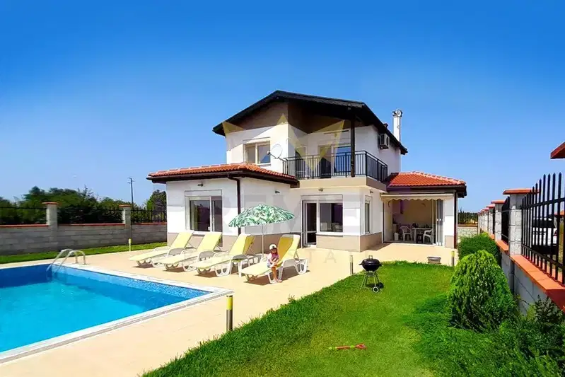 House in Oblast Dobrich, Topola