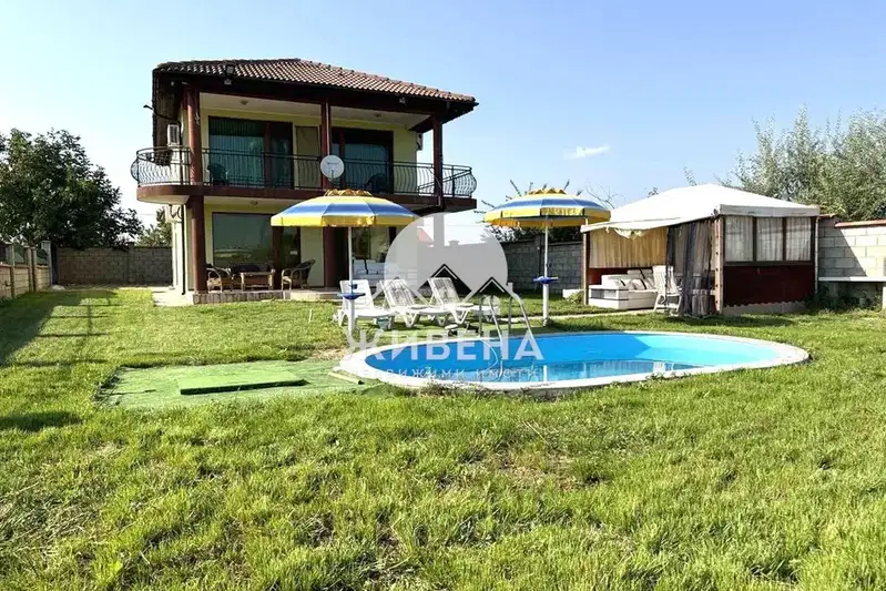 House in Oblast Dobrich, Topola