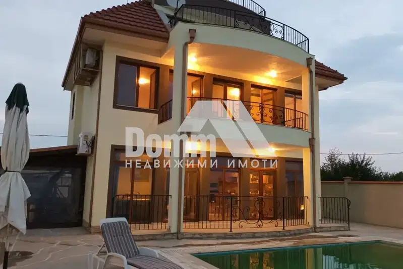 House in Dobrich, Topola