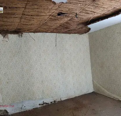Снимка 5 — Тухлена къща с 3 стаи в с. Видно, обл. Добрич, с голям двор