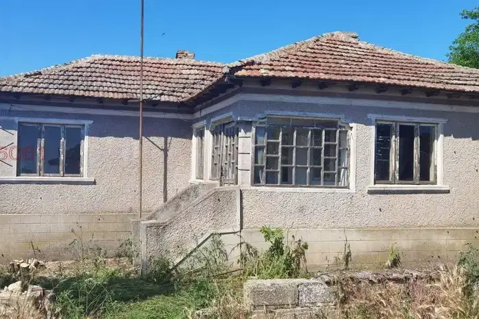 Къща с 3 стаи в с. Вранино, област Добрич, с паркинг