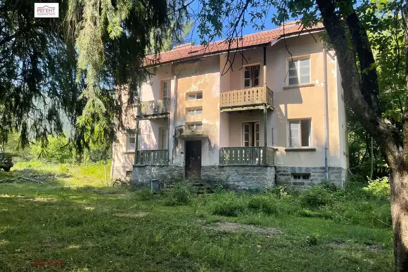 House with large yard and river in Sevlievo, Gabrovo region