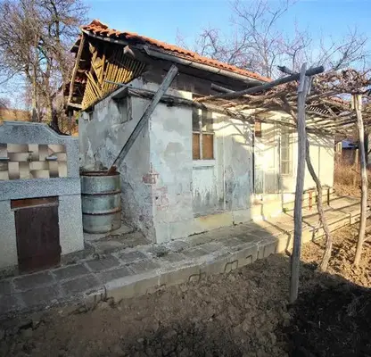 Снимка 4 — Две къщи с общ двор в с. Копчелиите, област Габрово