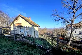 Къща в Габрово, с. Пейовци