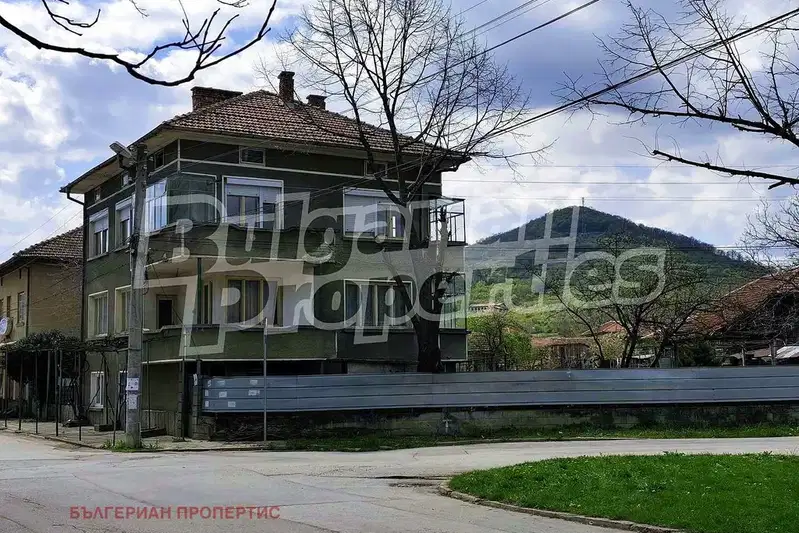 Къща в Габрово, с. Петко Славейков