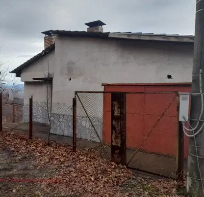 Снимка 4 — Двуетажна къща с двор в с. Рязковци, област Габрово