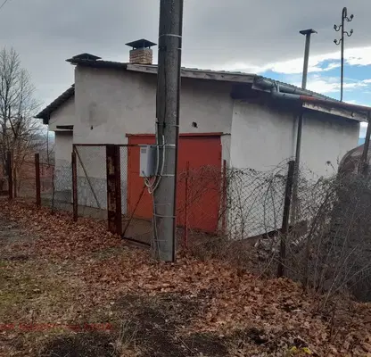 Снимка 5 — Двуетажна къща с двор в с. Рязковци, област Габрово
