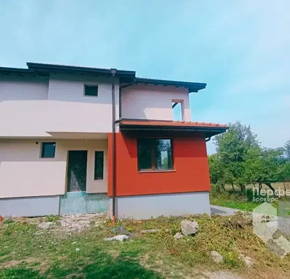 Снимка 3 — Просторна къща с 5 спални в с. Стоевци, област Габрово