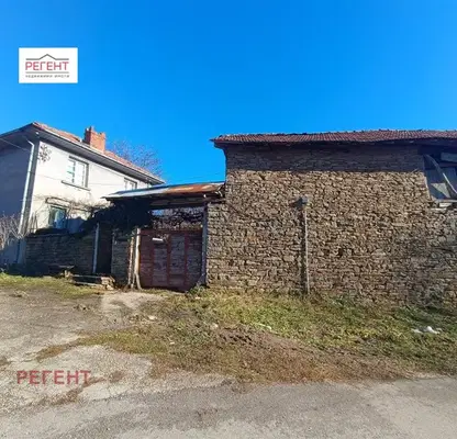 Снимка 2 — Къща с 5 стаи и голяма тераса в с. Здравковец, обл. Габрово