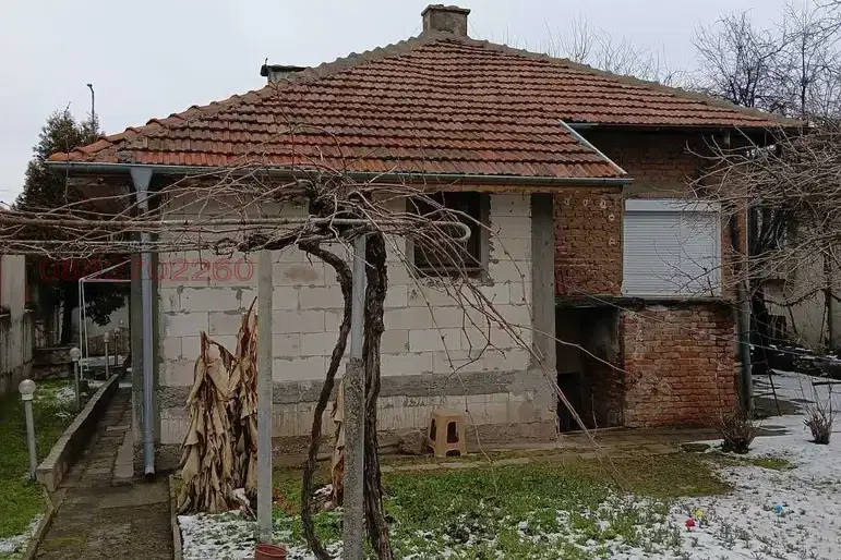 Къща с 3 стаи и гараж в Димитровград, област Хасково