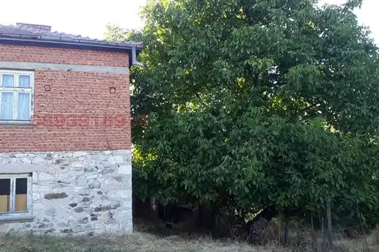 Двуетажна къща с паркинг в с. Белица, област Хасково