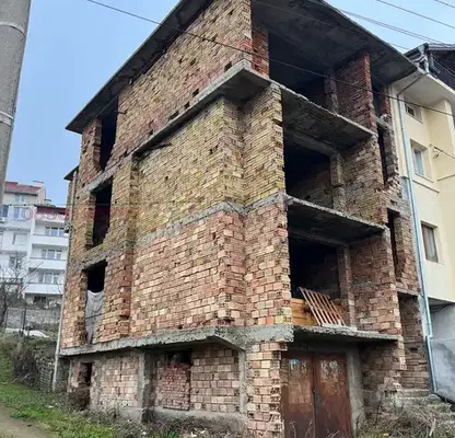 Снимка 2 — Четириетажна къща с гараж в Момчилград, област Кърджали