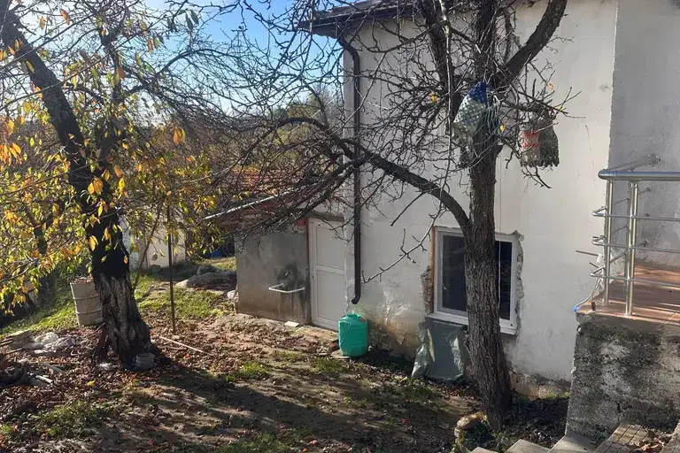 Къща в Кърджали, с. Ленище