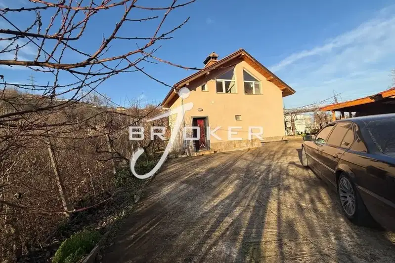 House in Oblast Kyrdjali, Rezbarci
