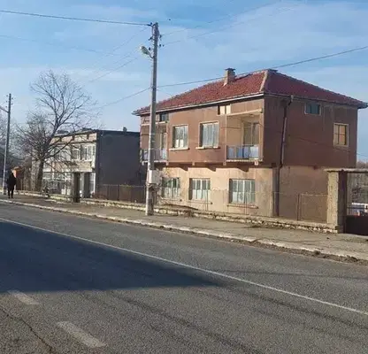 Снимка 2 — Самостоятелна къща с 9 стаи в с. Звездел, област Кърджали