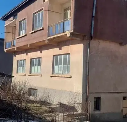 Снимка 4 — Самостоятелна къща с 9 стаи в с. Звездел, област Кърджали
