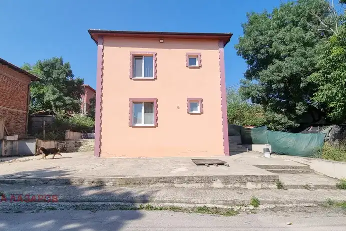 House in Oblast Kyustendil, Bobov Dol