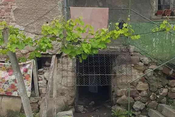 House in Oblast Kyustendil, Bobov Dol