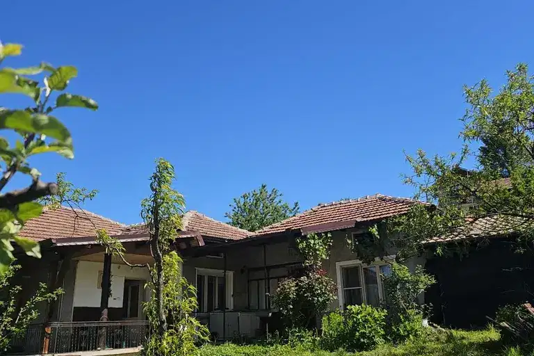 House in Oblast Lovech, Aprilci