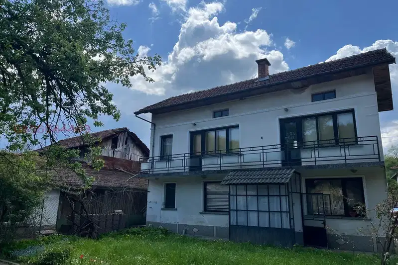 House in Oblast Lovech, Aprilci
