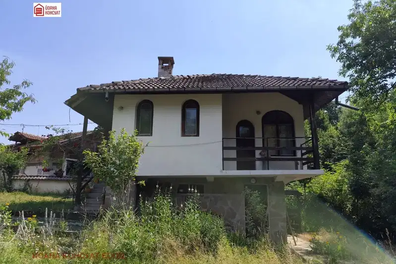 House in Oblast Lovech, Aprilci