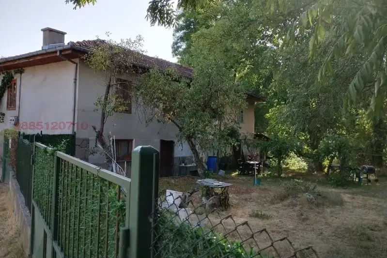 House in Oblast Lovech, Aprilci