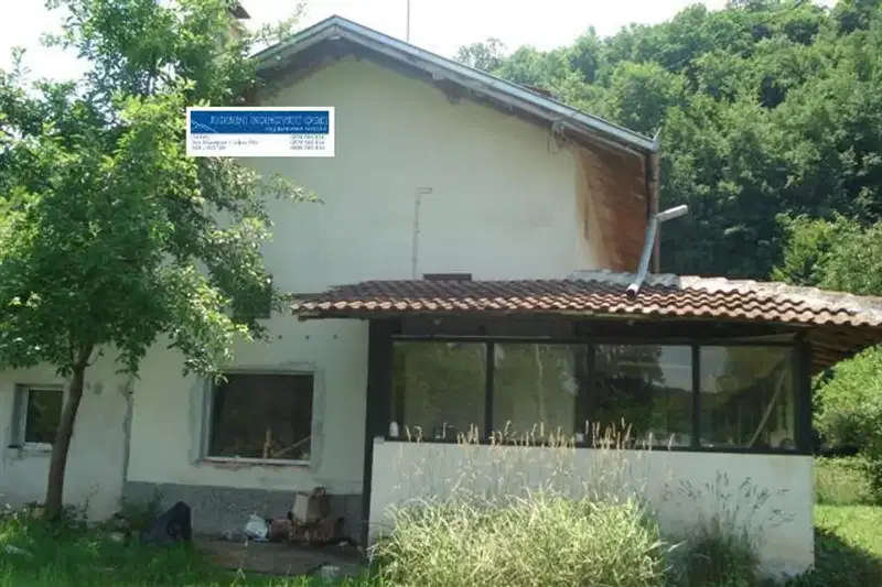 House in Oblast Lovech, Aprilci
