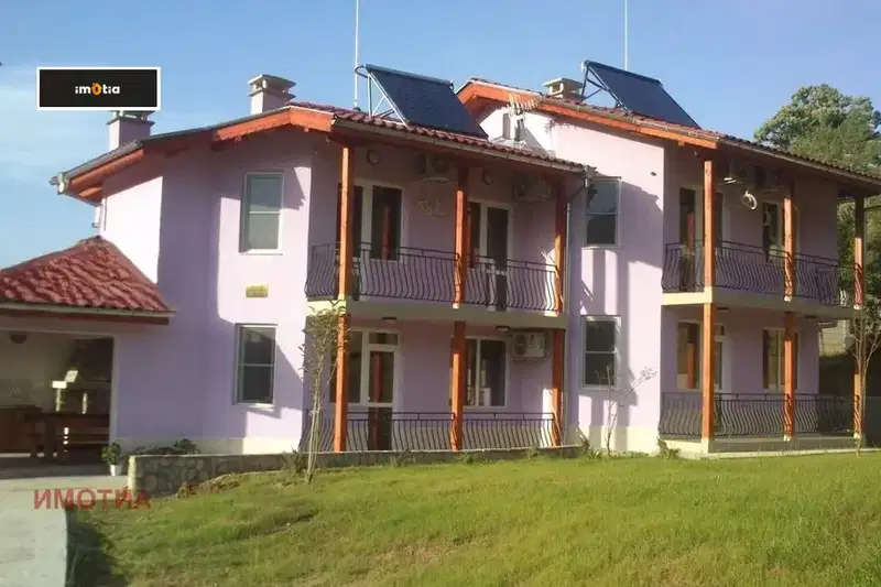 House in Oblast Lovech, Aprilci