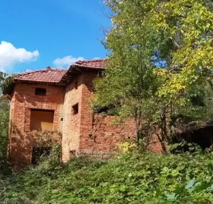 Снимка 3 — Къща с двор в гр. Априлци с панорамна гледка към Стара планина