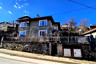 Къща в Ловеч, Троян