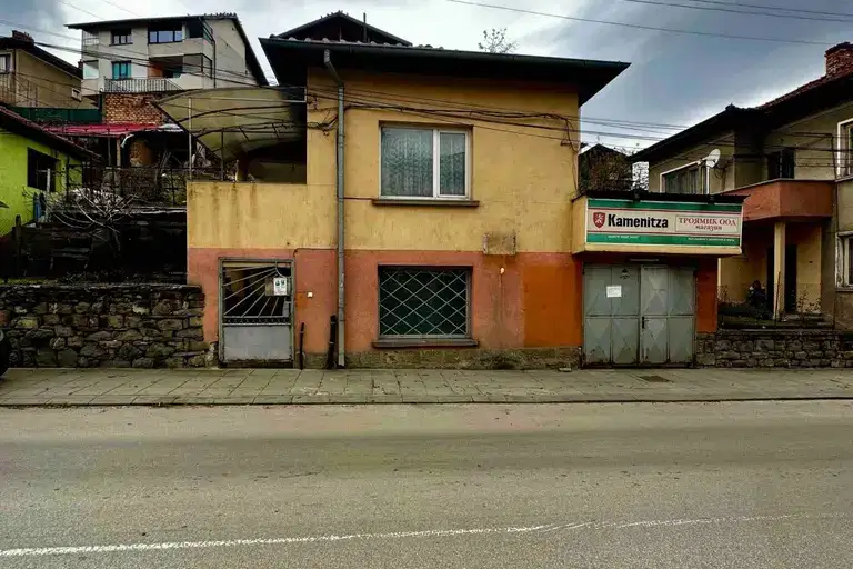 House in Oblast Lovech, Troyan