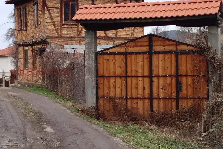 House in Oblast Lovech, Troyan