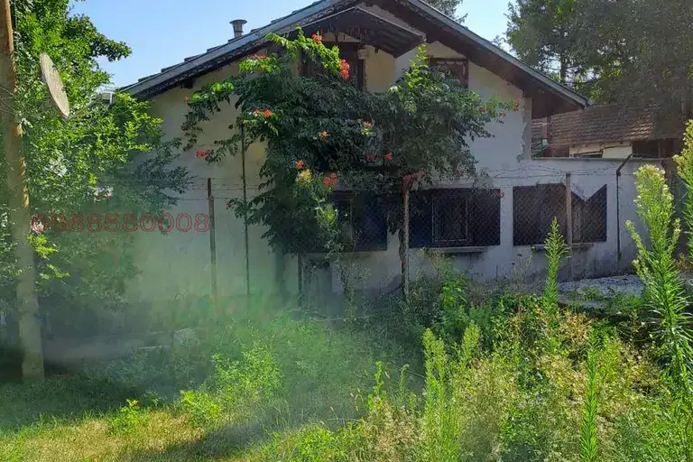 Къща в Ловеч, с. Бежаново