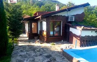 Къща в Ловеч, с. Бели Осъм