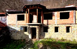 Къща в Ловеч, с. Бели Осъм