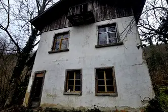 Къща в Ловеч, с. Бели Осъм