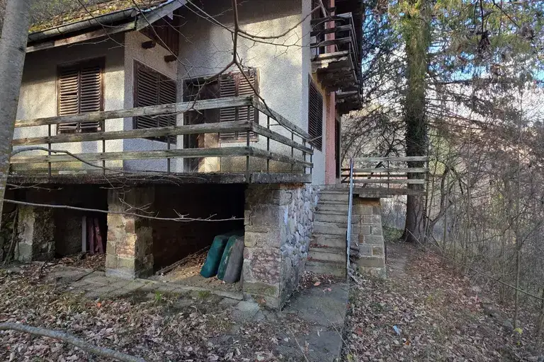 Къща в Ловеч, с. Черни Осъм