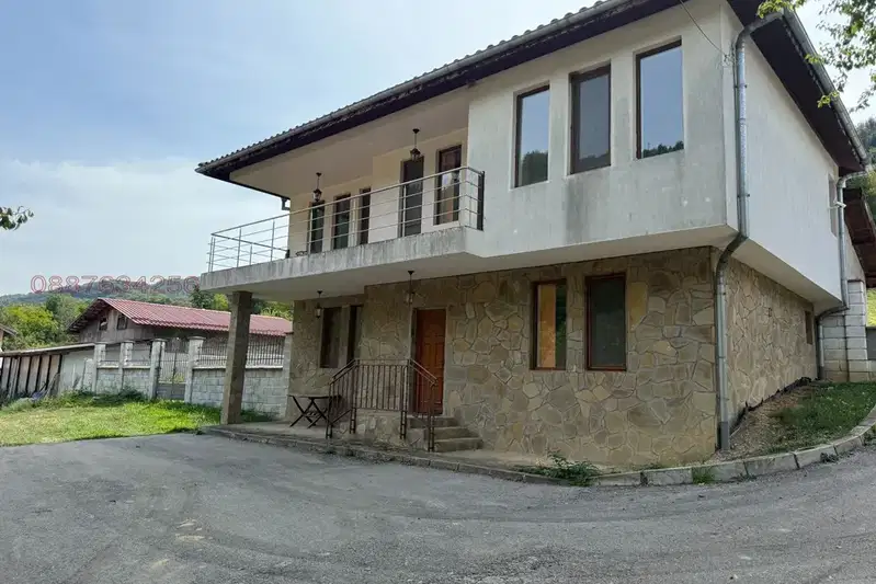 House in Oblast Lovech, Chiflik