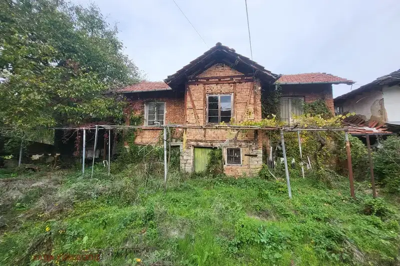 Къща в Ловеч, с. Дебнево