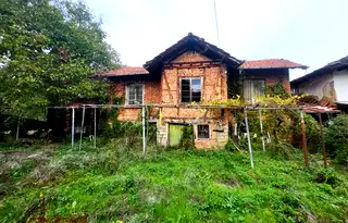 Къща в Ловеч, с. Дебнево