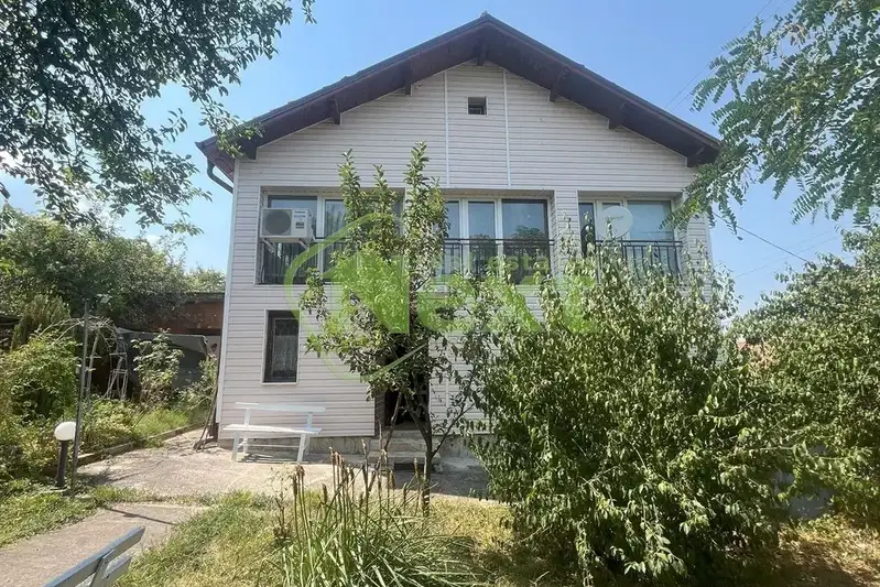 House in Oblast Lovech, Dobrevci
