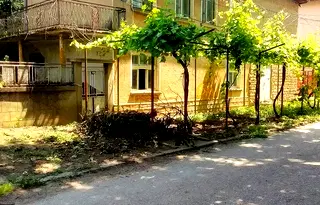 Къща в Ловеч, с. Дойренци
